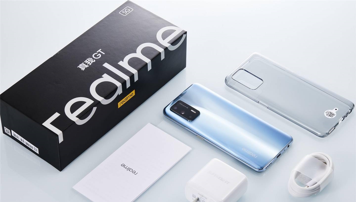 Флагманские смартфоны, которые вышли в 2021 году: Realme GT