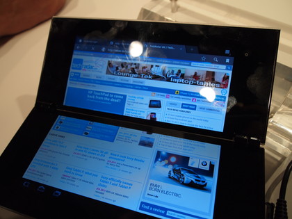 Планшетник Sony Tablet в раскрытом виде