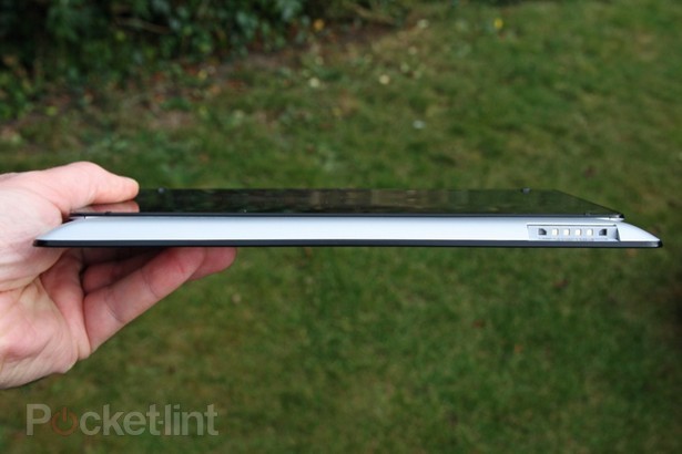 Вид сбоку планшета Sony Tablet S