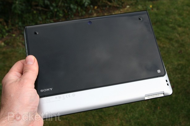 Вид сзади Sony Tablet S