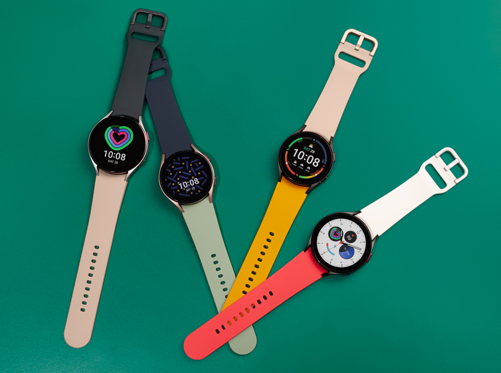 017_galaxywatch4_family_black_black_pinkgold_silver.jpg