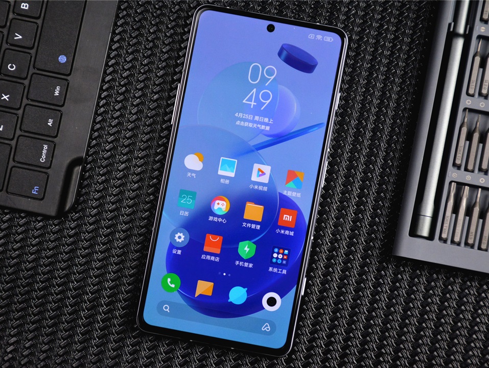Redmi откажется от использования LCD-дисплеев в новых флагманских смартфонах