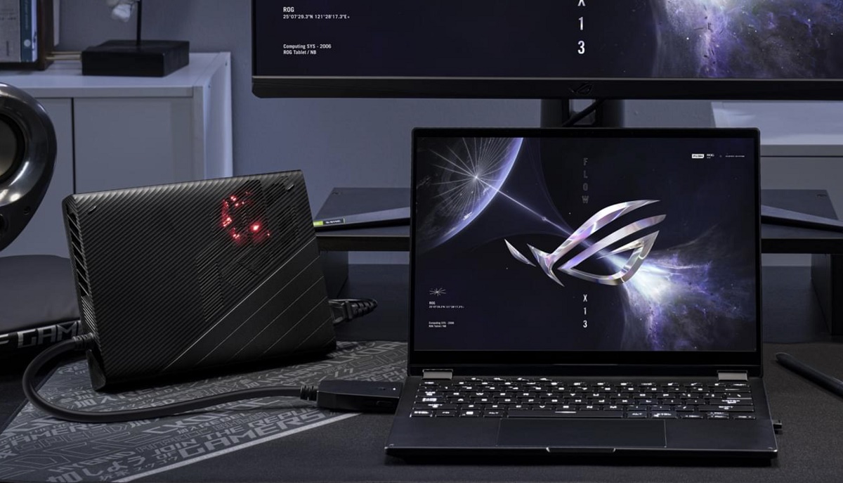 ASUS ROG XG Mobile 2023 подключенная к ноутбуку