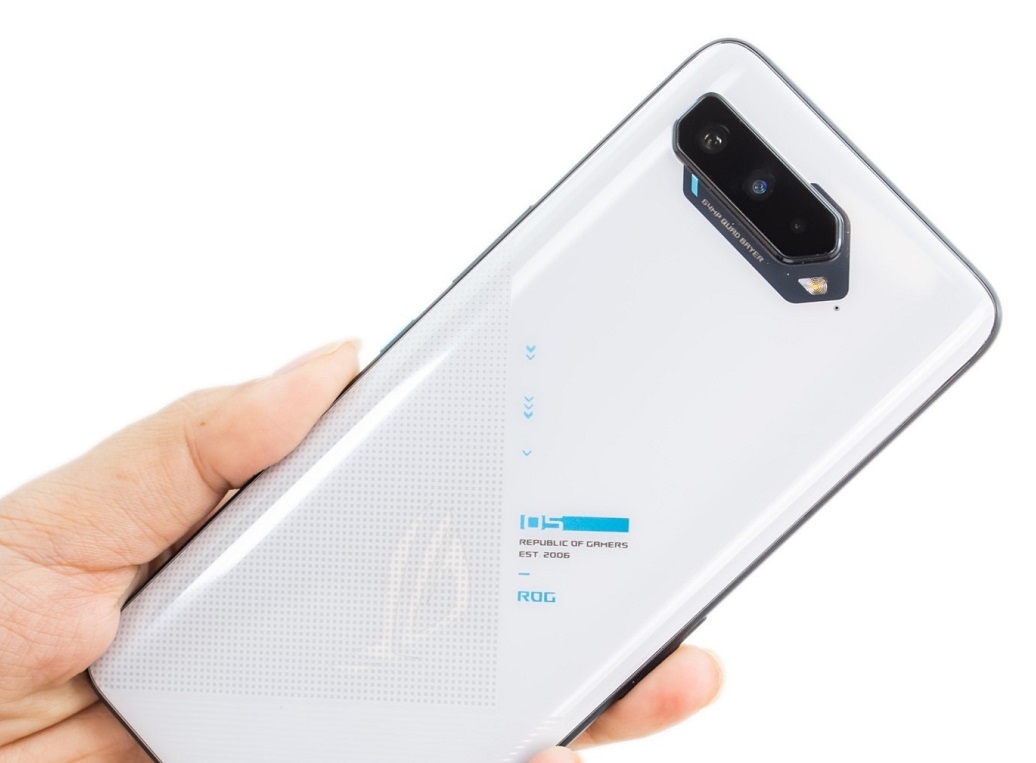 Флагманские смартфоны, которые вышли в 2021 году: Asus ROG Phone 5