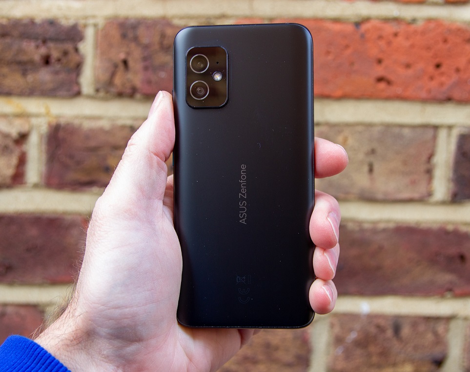 Представлен компактный Asus Zenfone 8 с 120-Гц E4 AMOLED дисплеем и Snapdragon 888