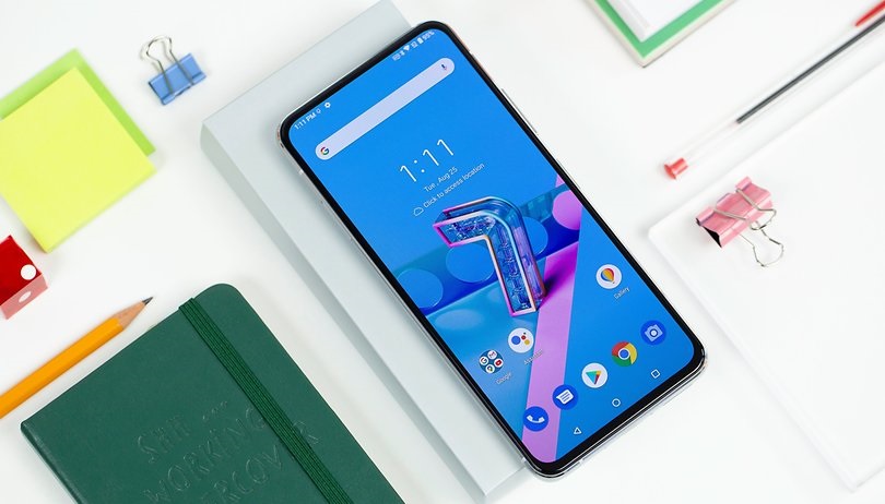 Стали известны основные характеристики смартфона ASUS ZenFone 8 Mini