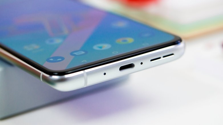 Стали известны основные характеристики смартфона ASUS ZenFone 8 Mini