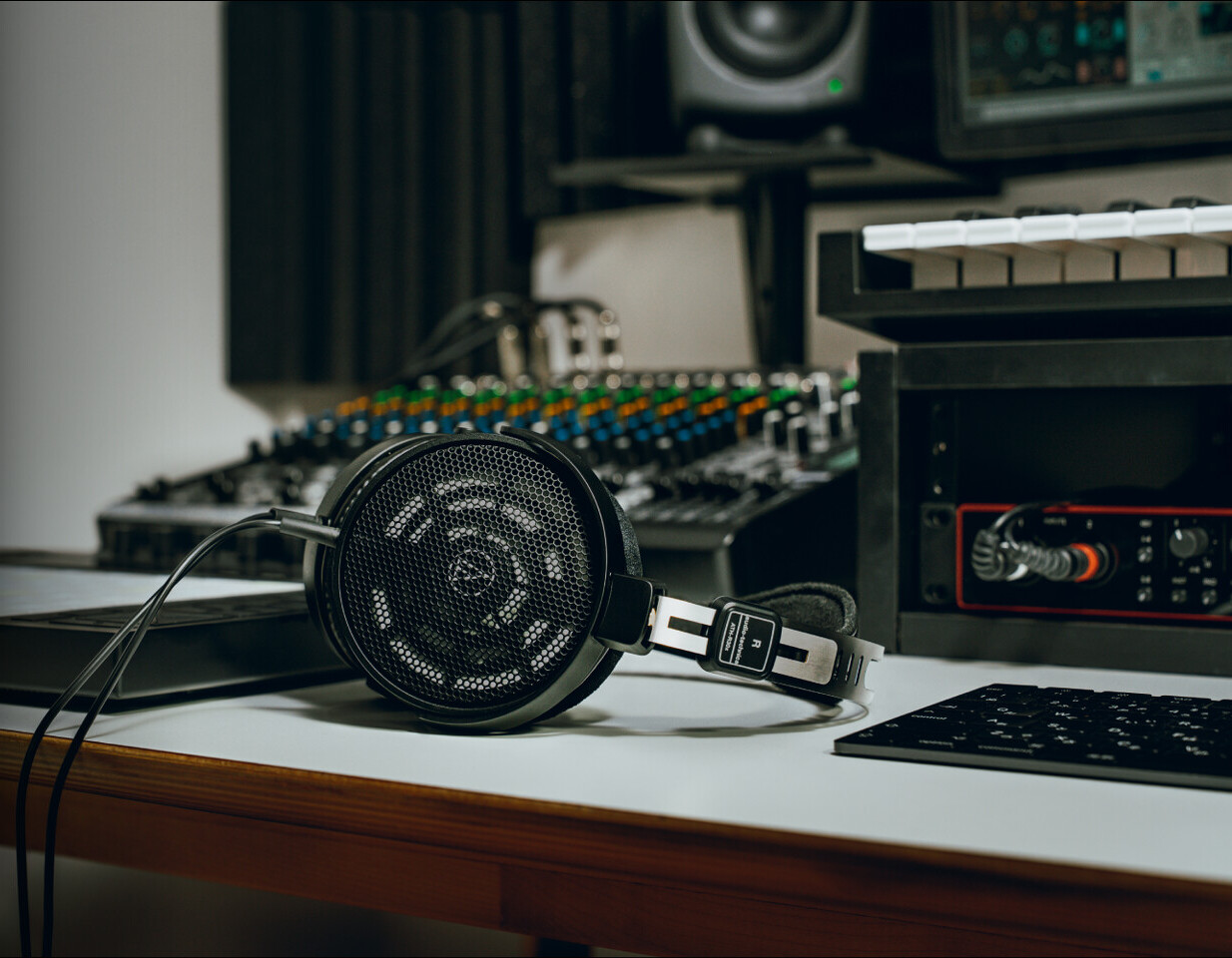 Audio-Technica представила новые наушники ATH-R30x