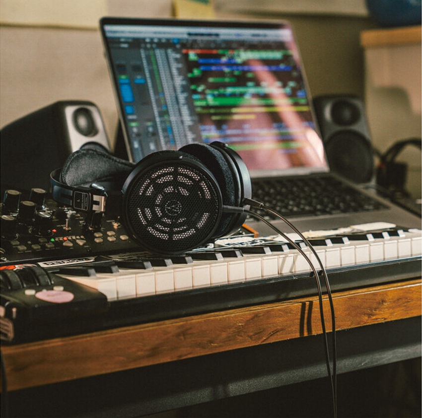 Audio-Technica представила новые наушники ATH-R30x