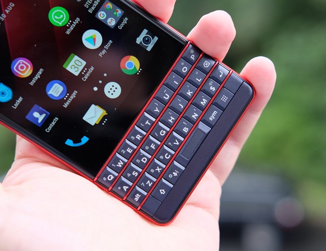 BlackBerry_KEY2_LE_official3.jpg