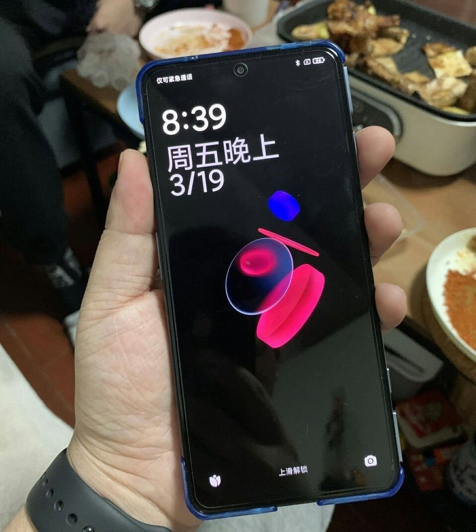 Xiaomi Black Shark 4 появился на фото в руках пользователя