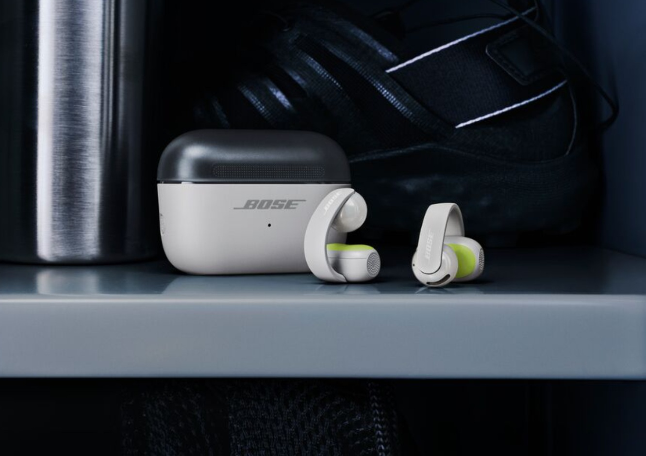 Bose представила новые беспроводные наушники Sport Open Earbuds