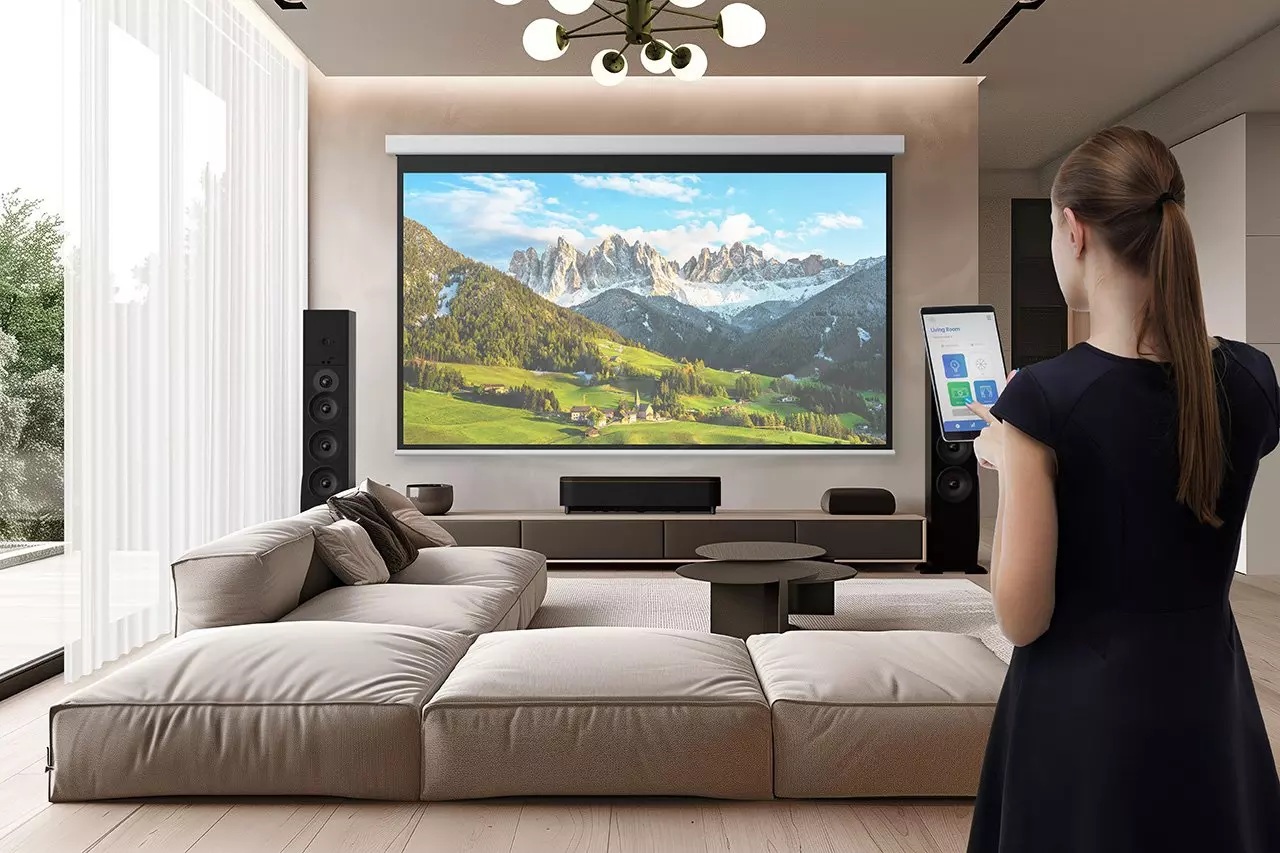 Суперкороткофокусные лазерные проекторы Epson EH-QS100 выходят в продажу на европейском рынке