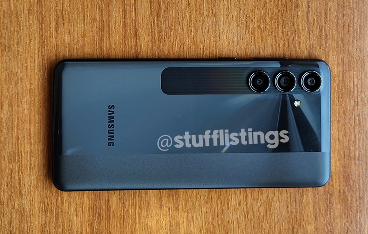 Samsung Galaxy M55s появился на фото в двух цветах