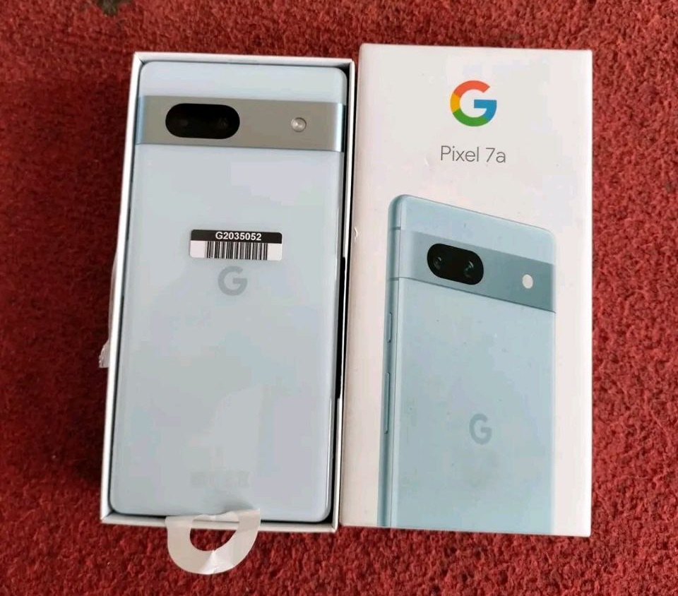 Google Pixel 7a в цвете Arctic Blue