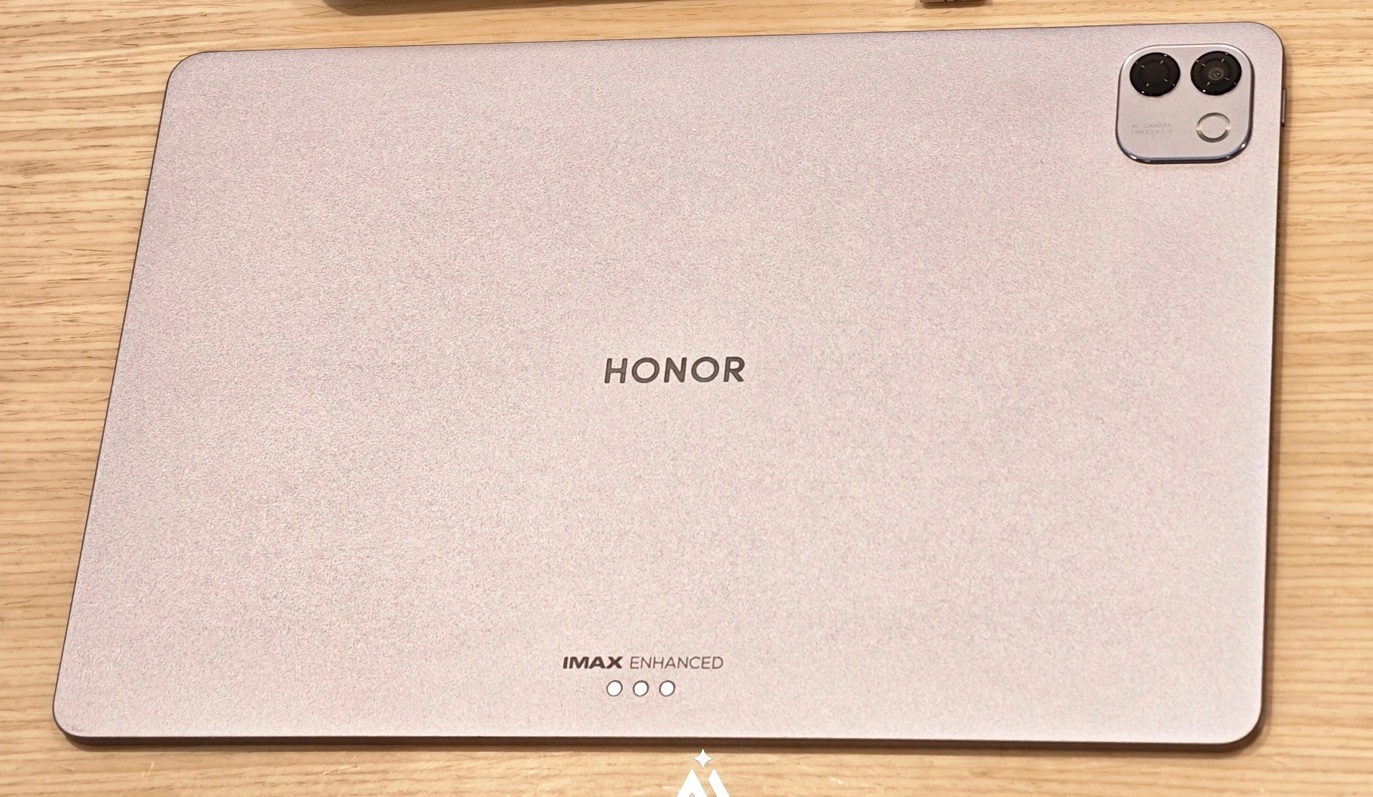 Тонкий и легкий планшет HONOR MagicPad 3 Pro 12.3 продемонстрирован на первых фото