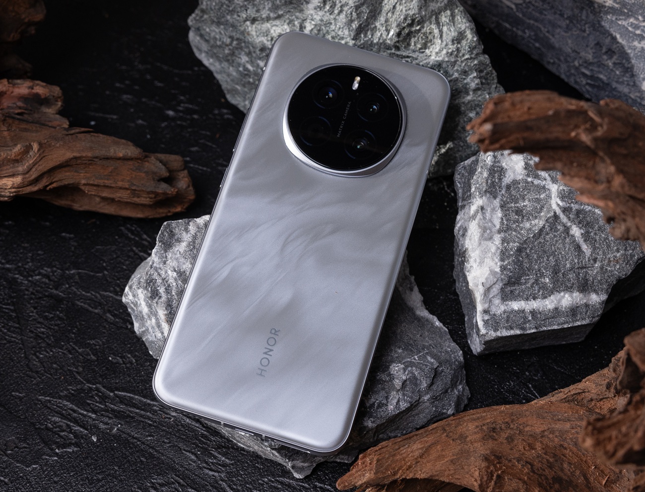 HONOR Magic7 на базе Snapdragon 8 Elite вышел в продажу в России