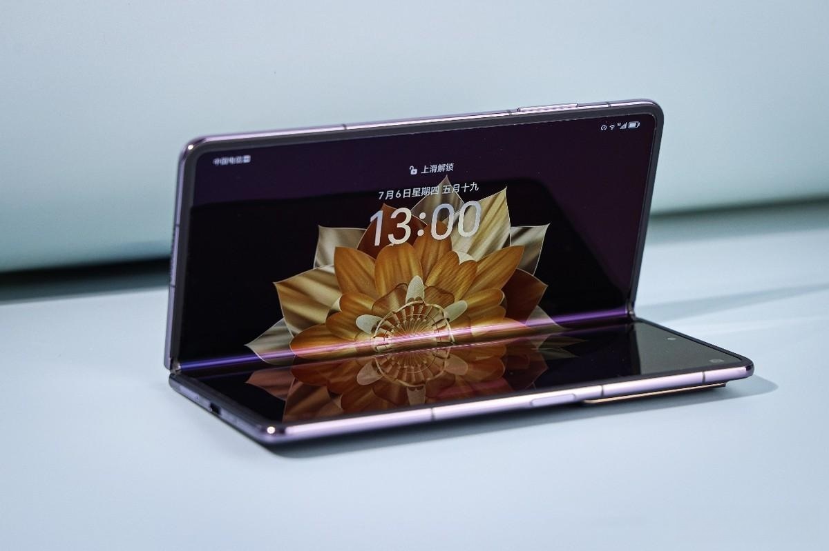 смартфон Honor Magic V2