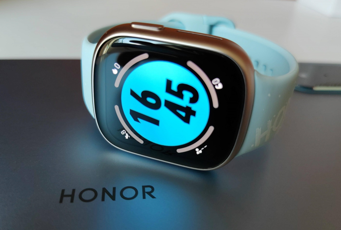 смарт-часы Honor Watch 4