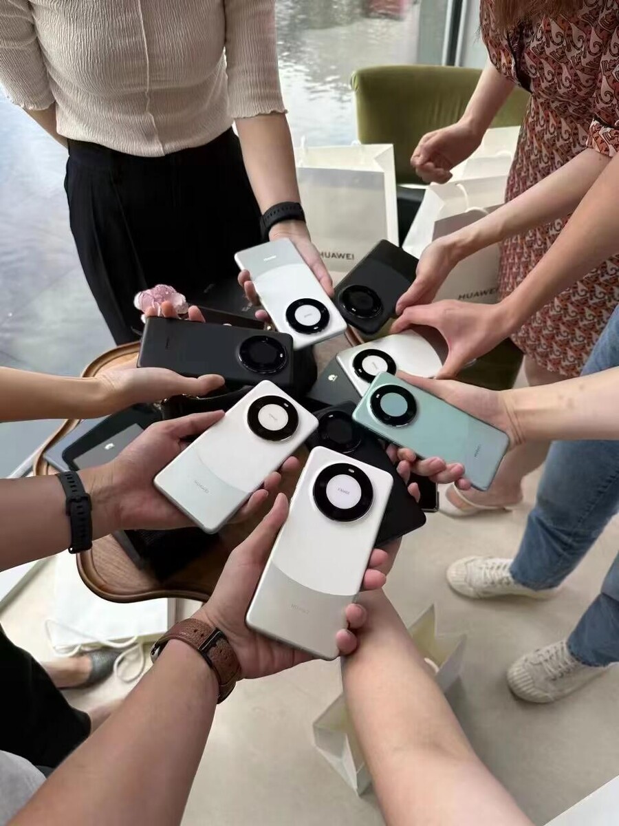 смартфон Huawei Mate 60 Pro