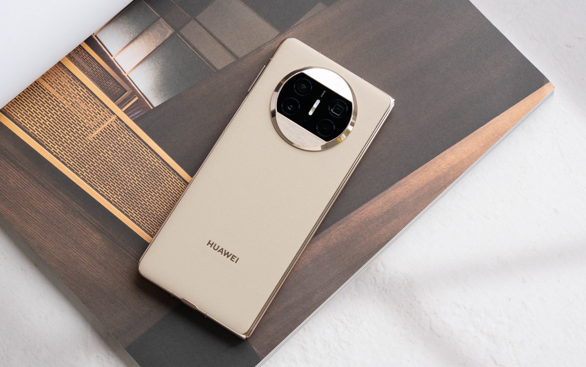 смартфон Huawei Mate X3