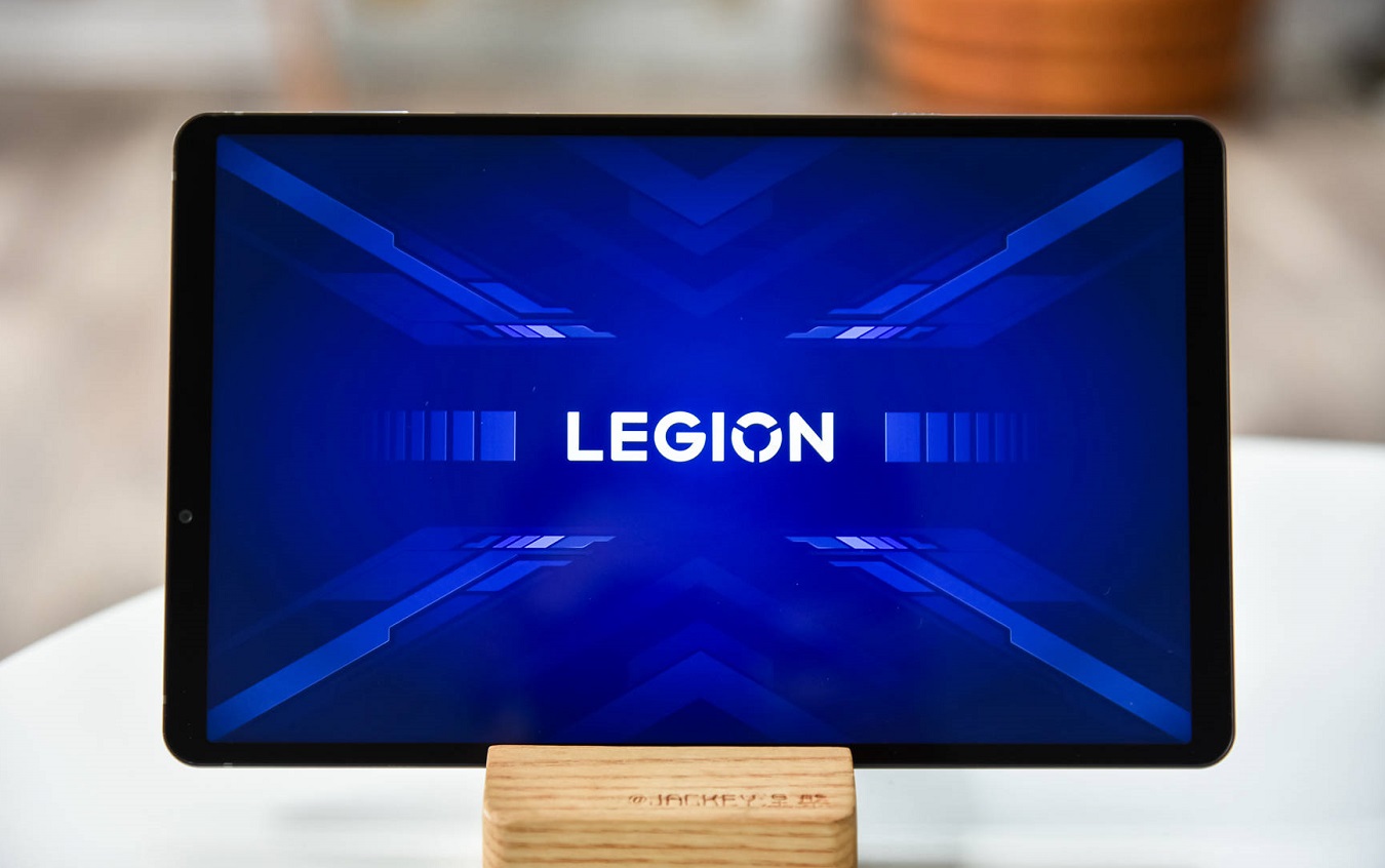 Lenovo Legion Y700