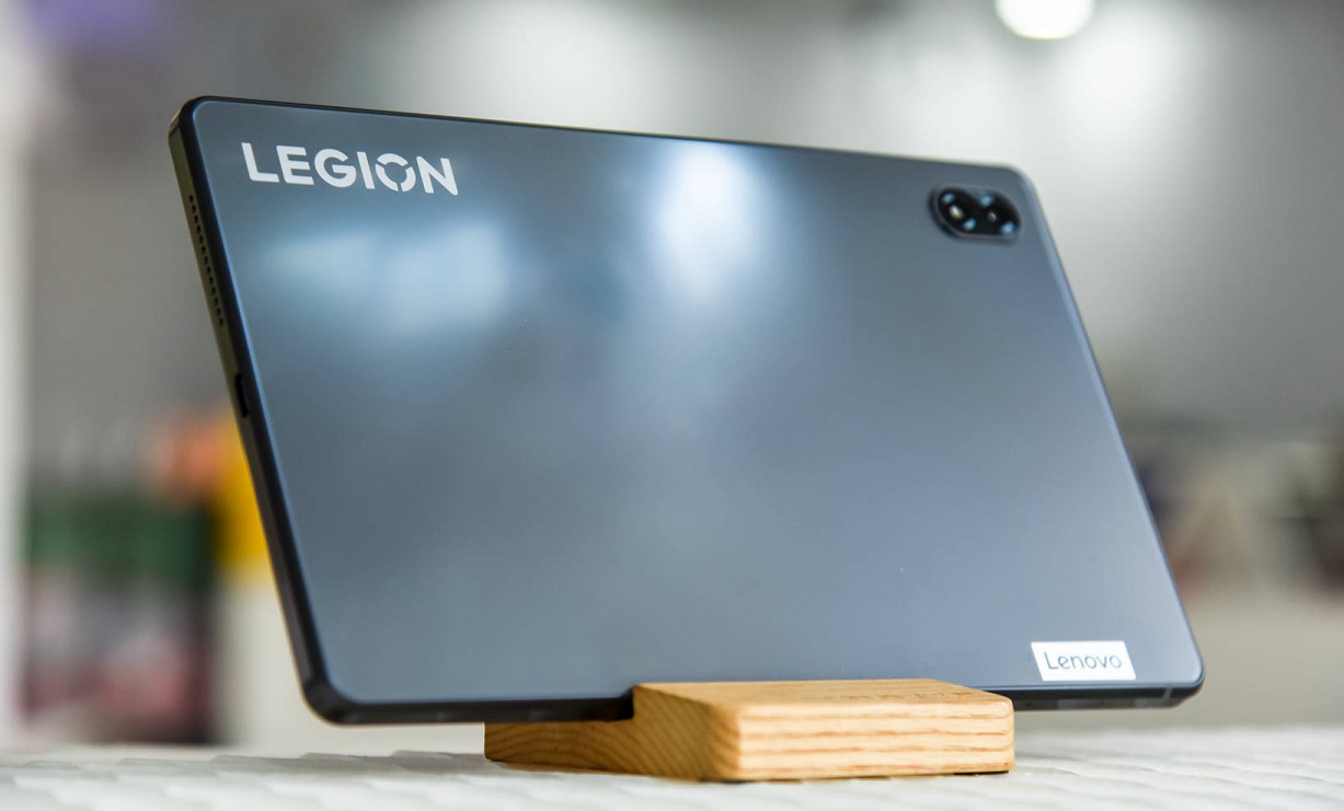 Lenovo Legion Y700