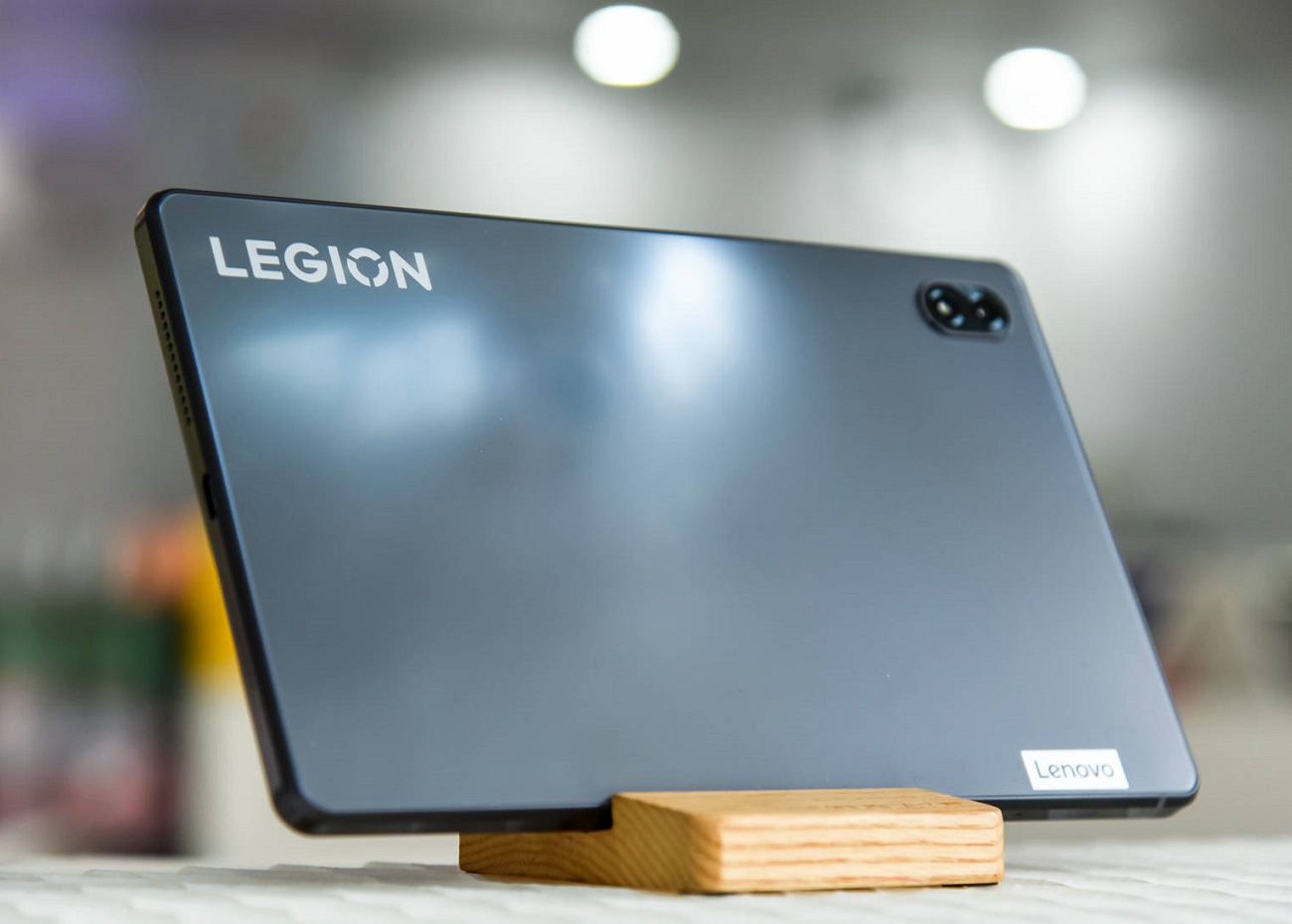 планшет Lenovo Legion Y700 первого поколения