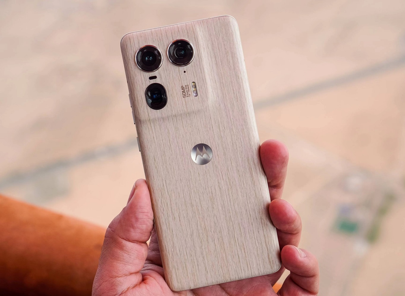 смартфон Moto X50 Ultra