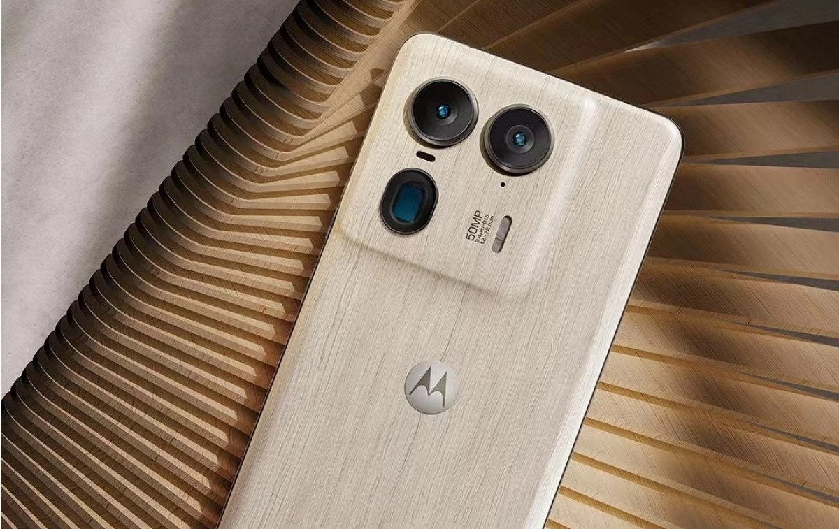 смартфон Moto X50 Ultra