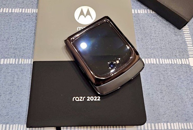 Moto Razr 2022
