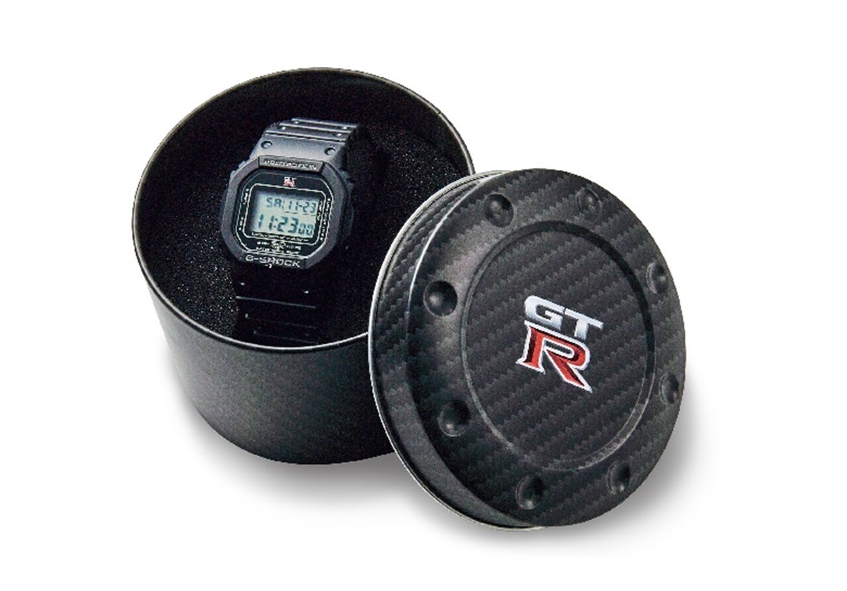 Nissan и G-Shock выпускают лимитированную серию часов DW-5600 с символикой GT-R