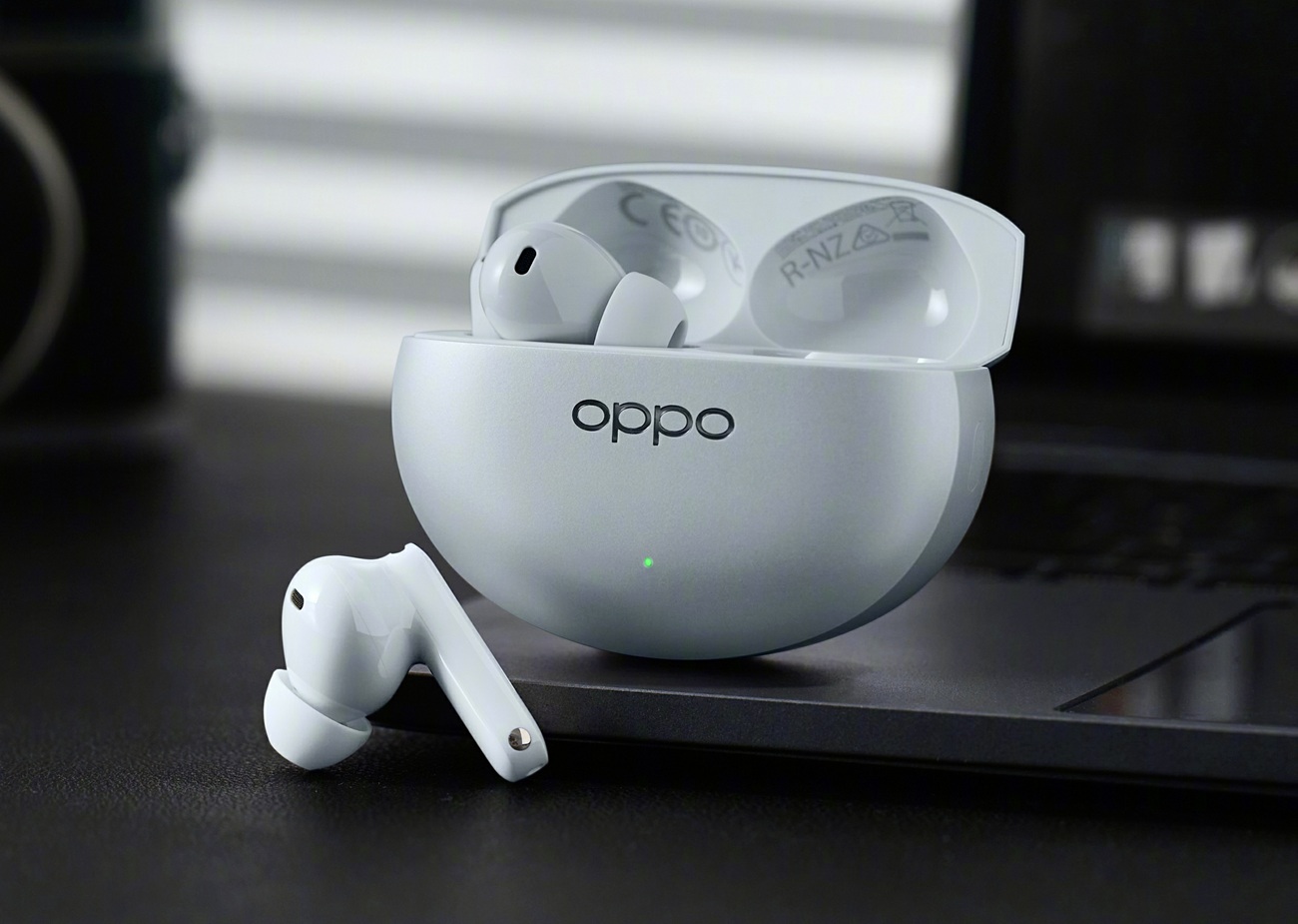 OPPO опубликовала фото новых беспроводных наушников Enco Free4