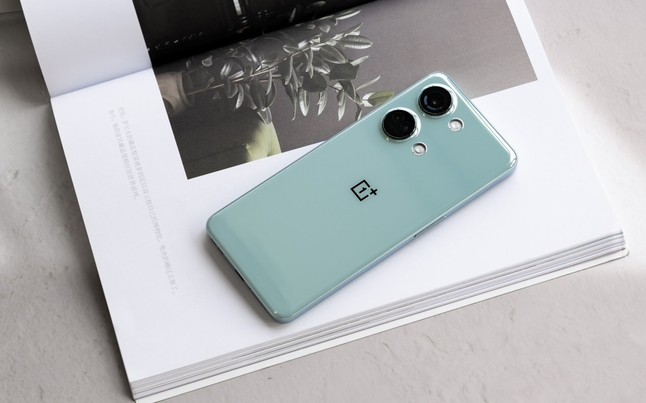 смартфон OnePlus Ace 2V