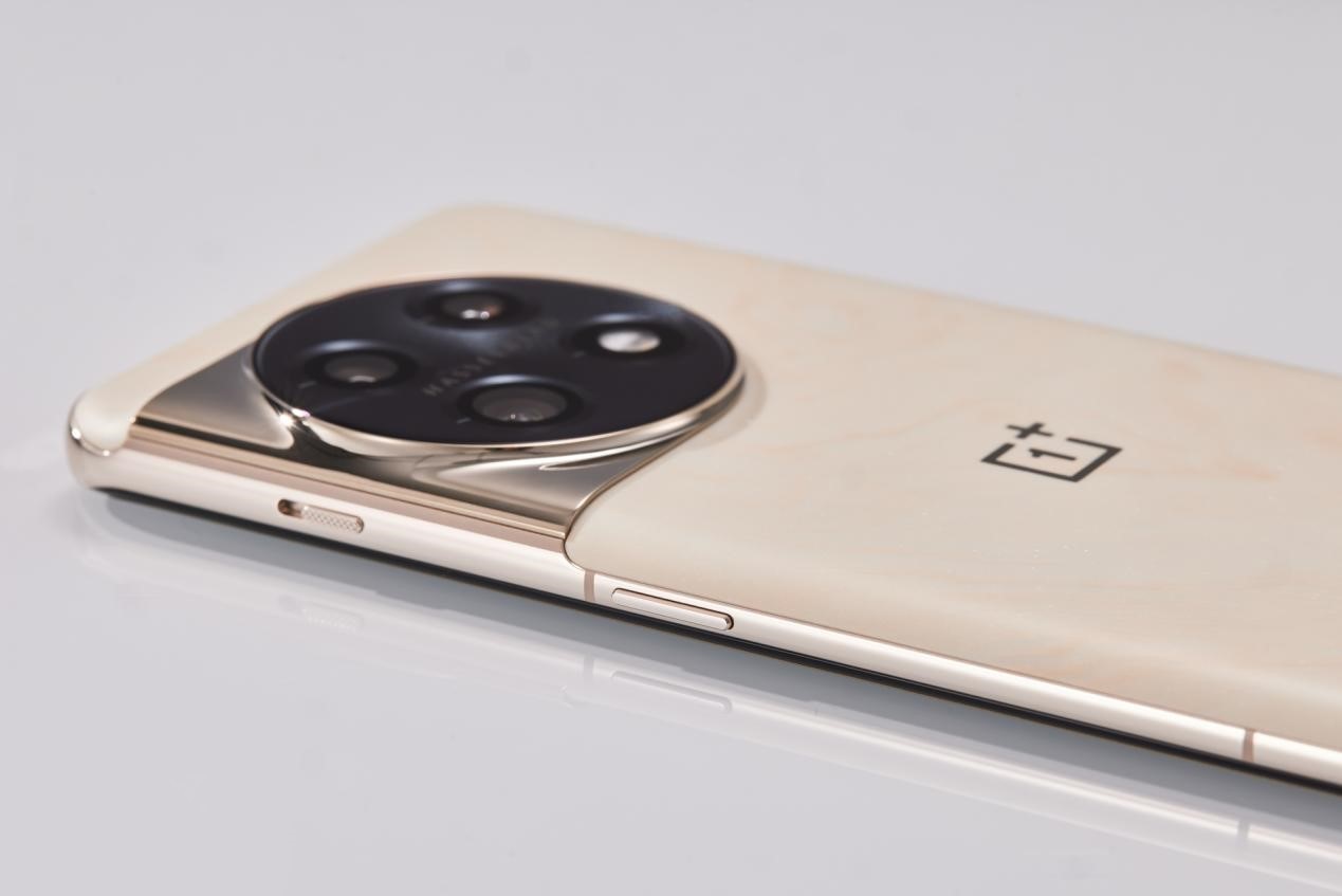 лимитированный смартфон OnePlus 11 5G Marble Odyssey
