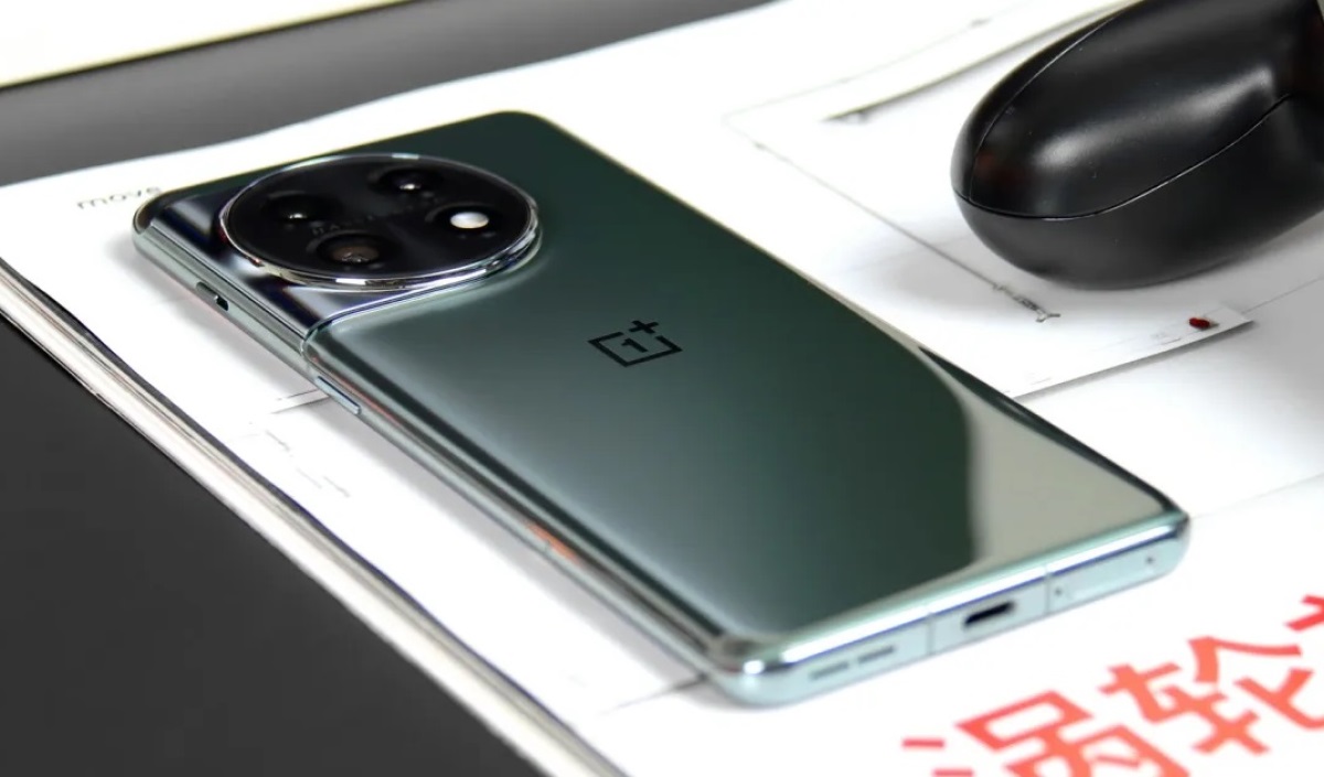 смартфон OnePlus 11