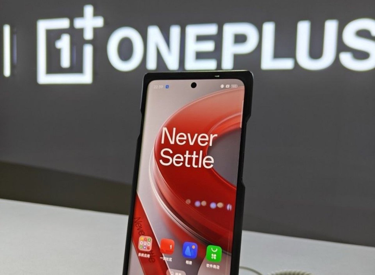 смартфон OnePlus 12