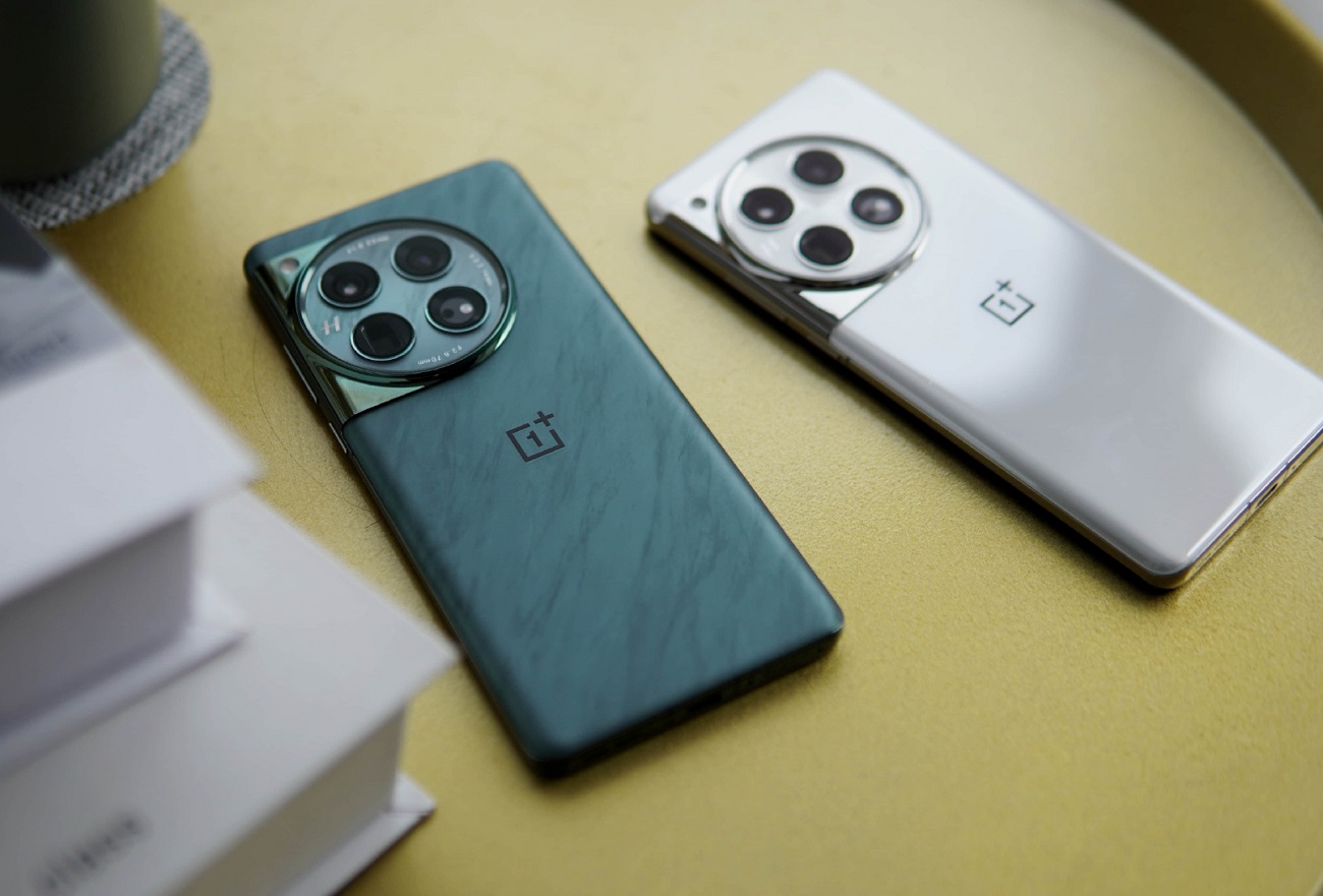 смартфон OnePlus 12