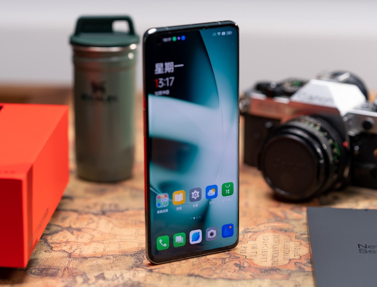 характеристики дисплеев OnePlus Ace 2 Pro и OnePlus 12