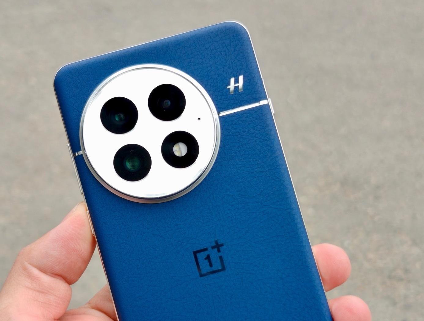 Представлен флагманский смартфон OnePlus 13
