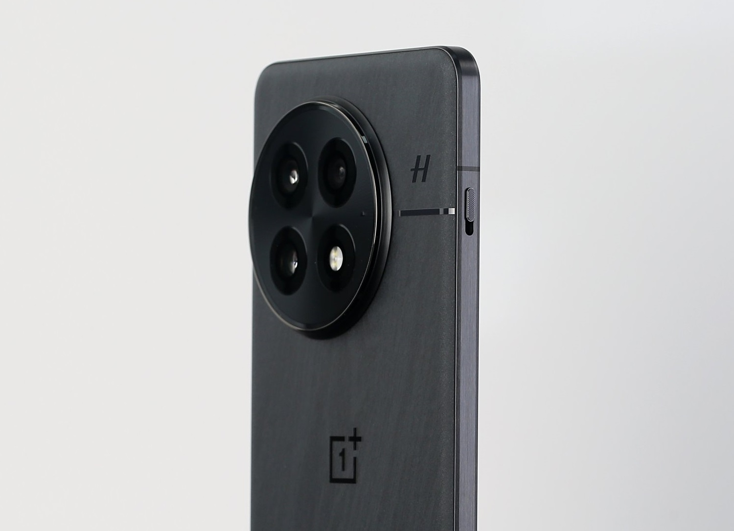 OnePlus 13 стал самым мощным флагманским смартфоном в новом рейтинге Antutu