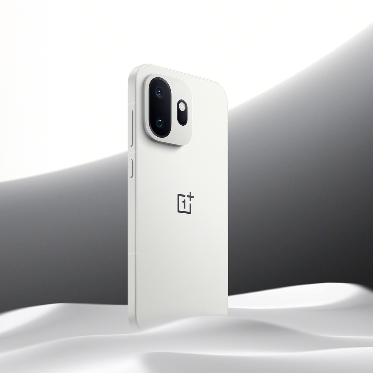 OnePlus 15T в белом цвете