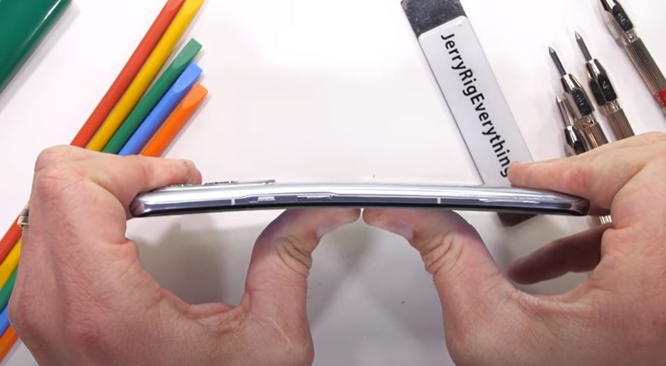 Новый флагманский OnePlus 9 Pro был протестирован на устойчивость к повреждениям