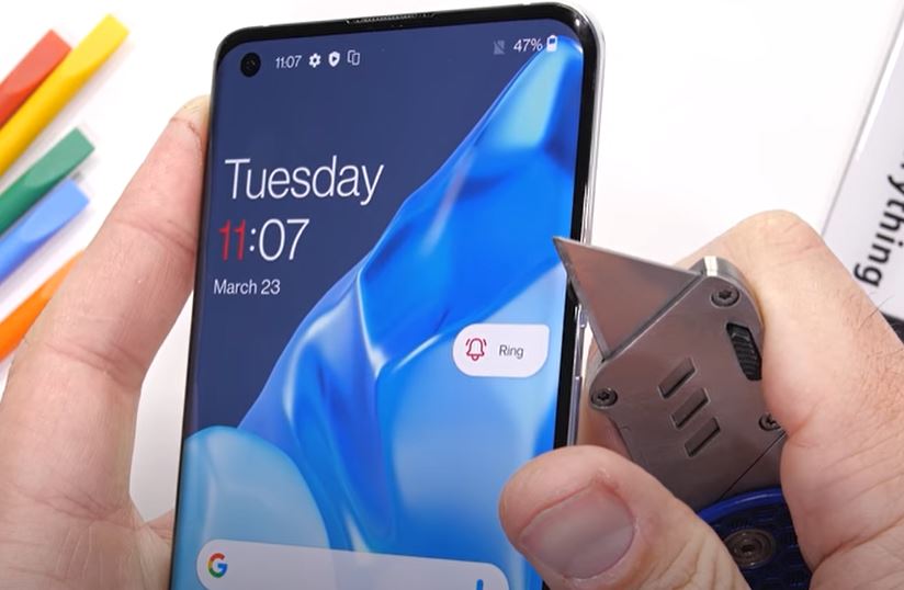 Новый флагманский OnePlus 9 Pro был протестирован на устойчивость к повреждениям