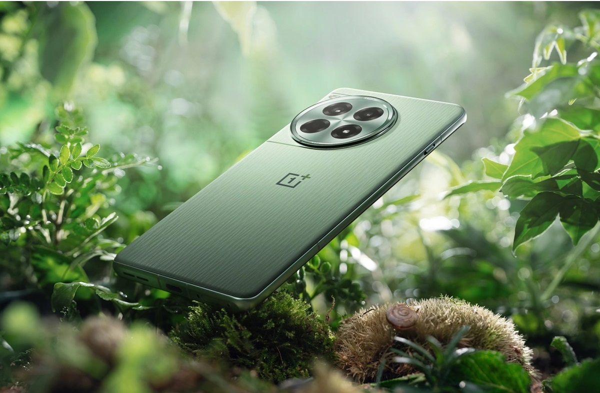 OnePlus опубликовала пресс-рендеры Ace 3 Pro в зеленом цвете