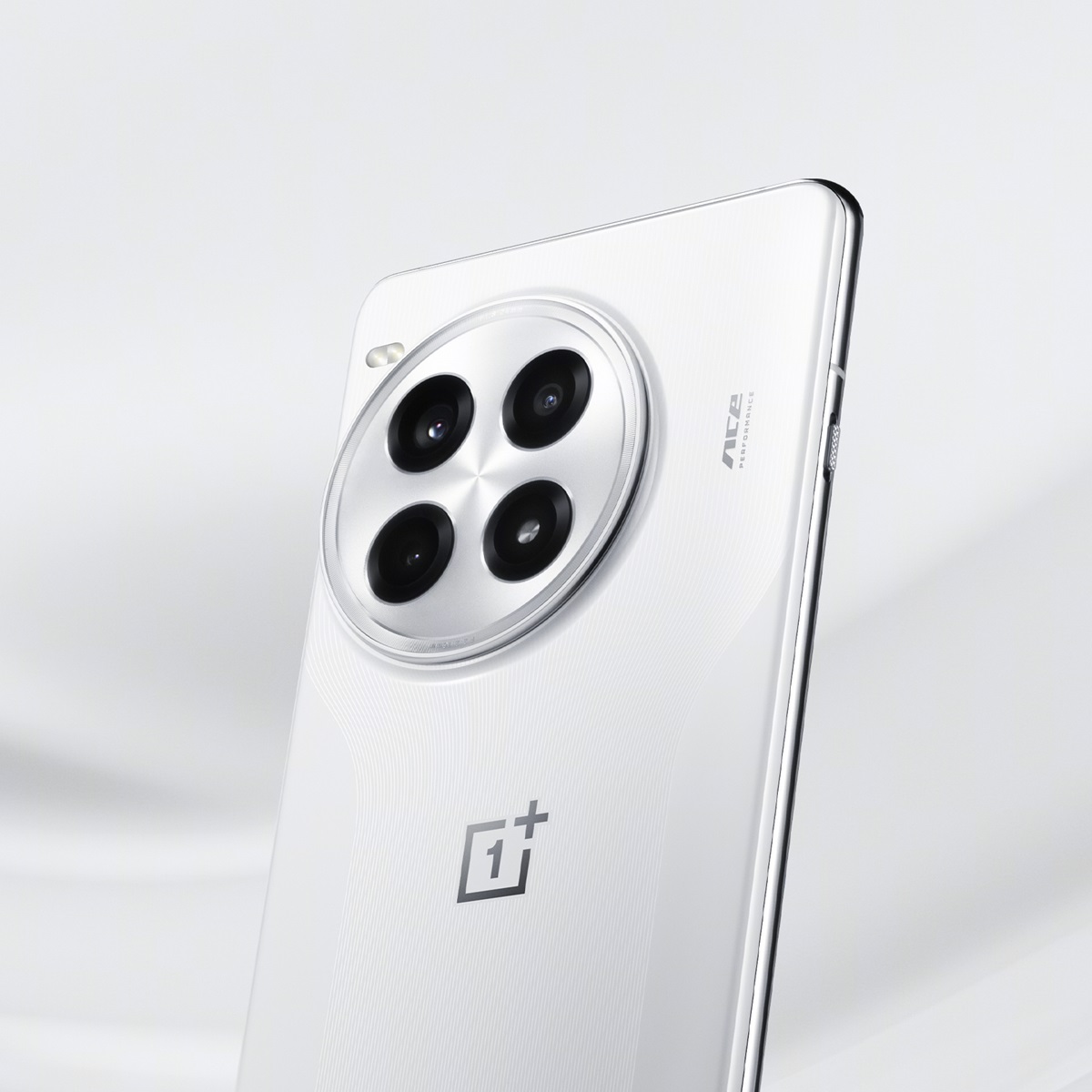 OnePlus Ace 3 Pro в керамическом корпусе