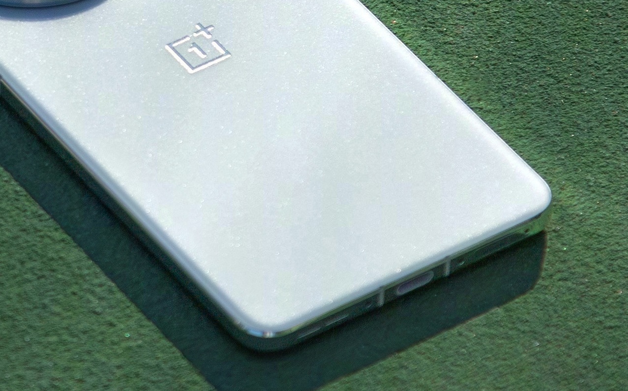 Компактный OnePlus 13T получит аккумулятор ёмкостью более 6000 мАч