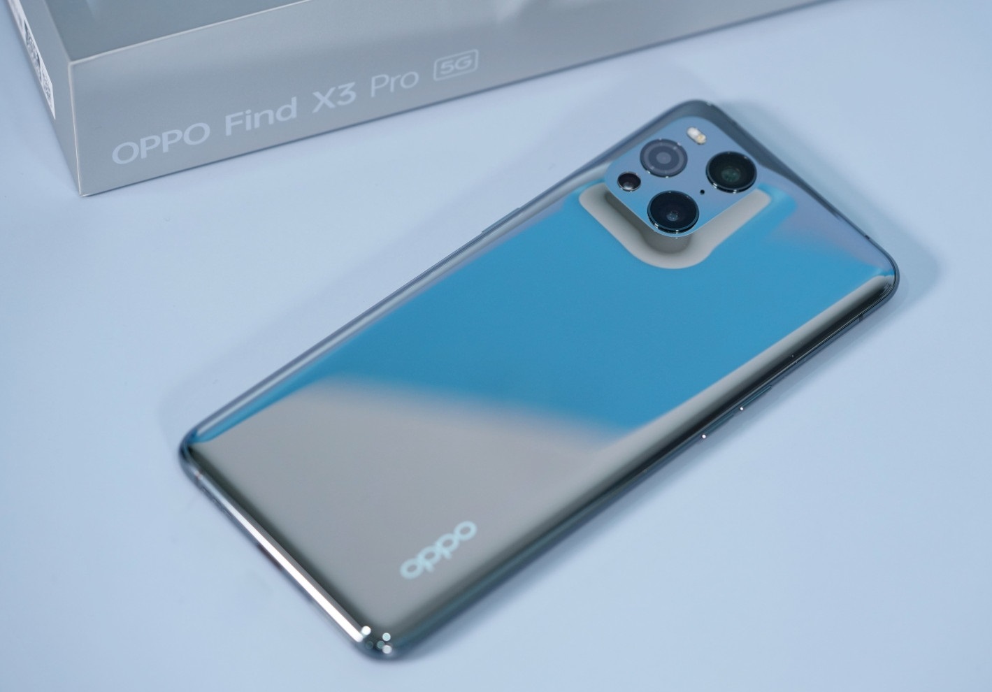 Флагманские смартфоны, которые вышли в 2021 году: OPPO Find X3 Pro