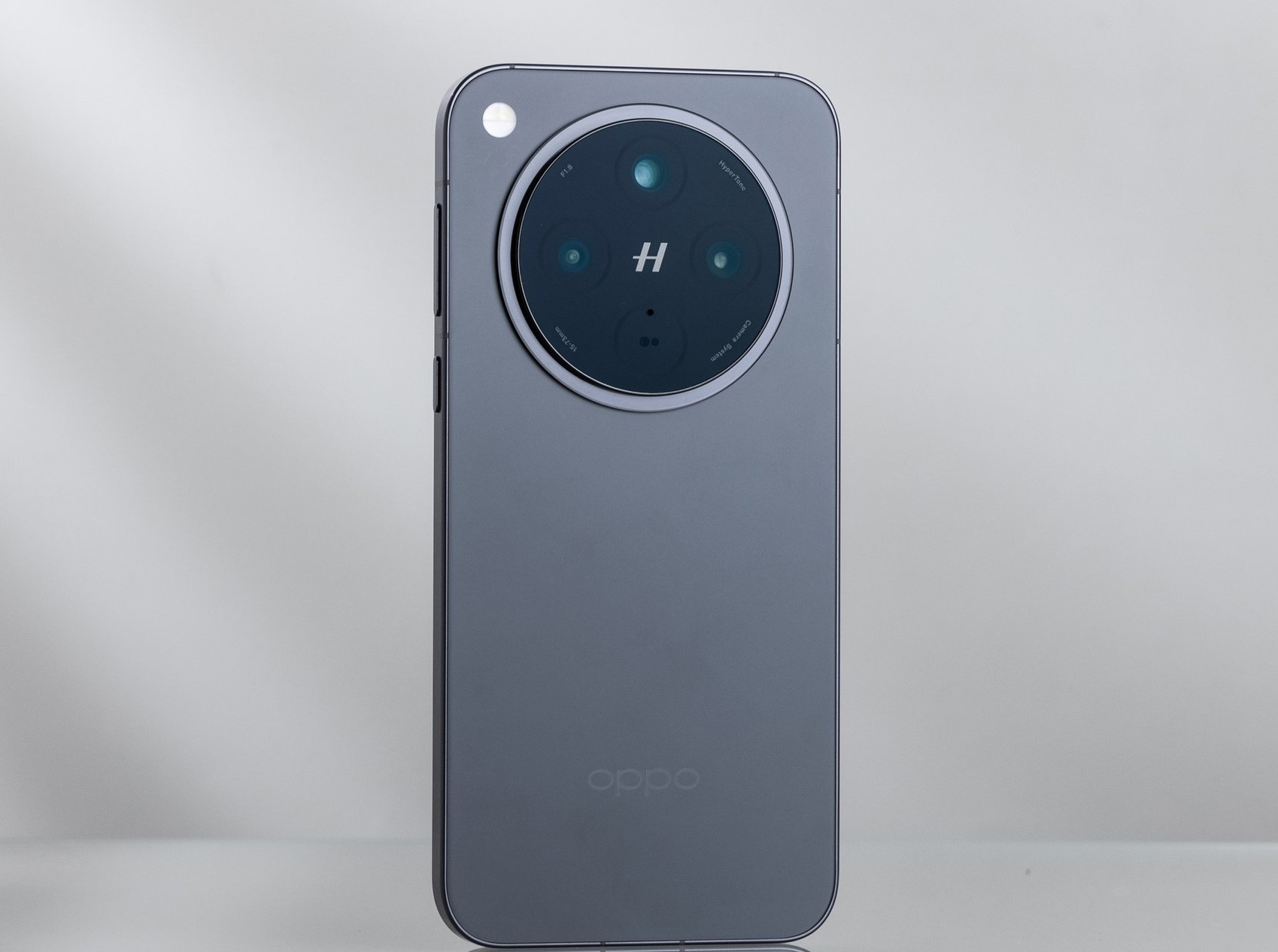 Представлены флагманские смартфоны OPPO Find X8 и Find X8 Pro