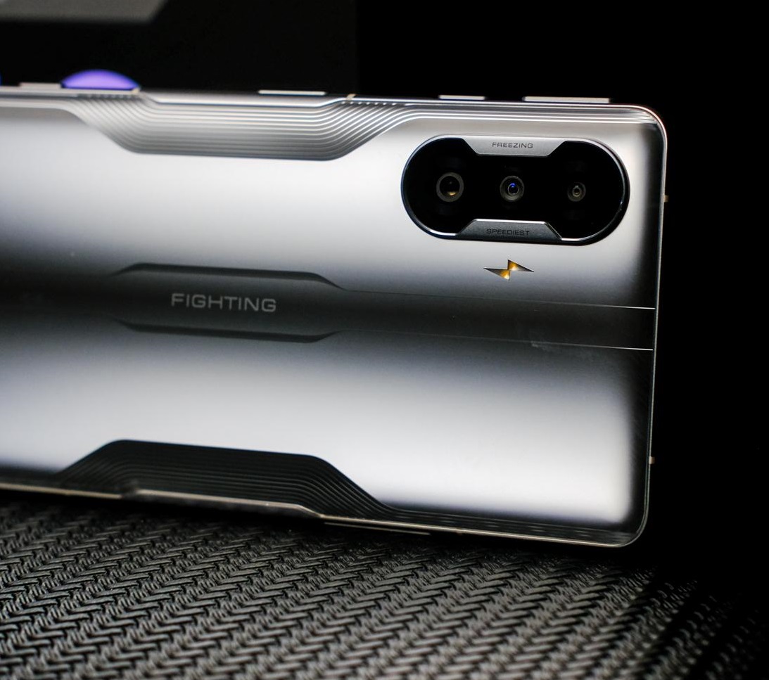 Мощный сяоми. Поко f3. Poco f3 gt процессор. Poko f3 gt. Игровые смартфоны Xiaomi poco.